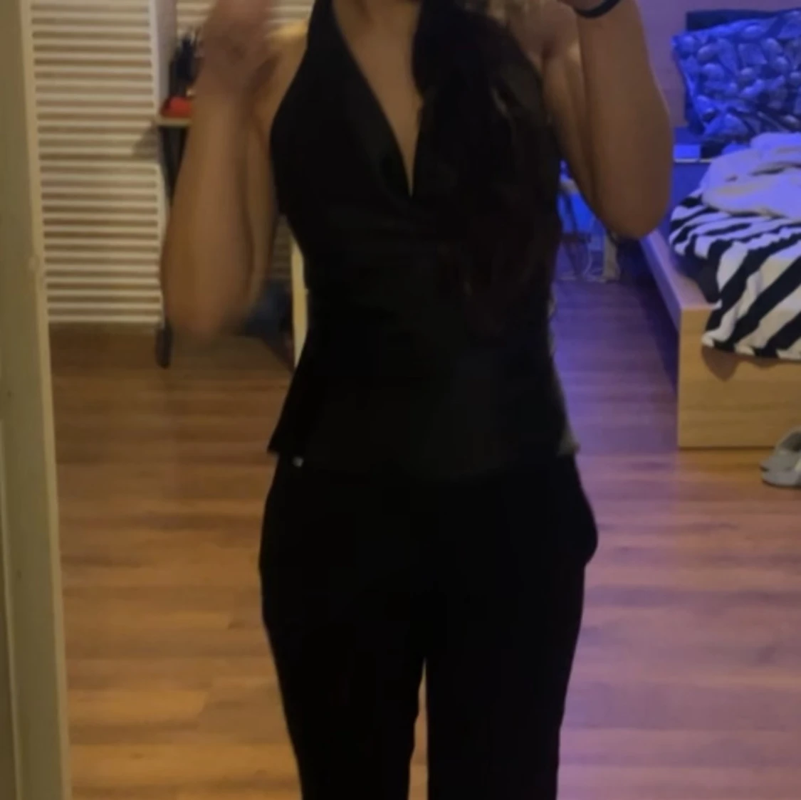 Svart halterneck satin topp - 2