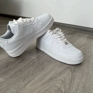 Nike Air Force 1  - Helt nya, aldrig använd.