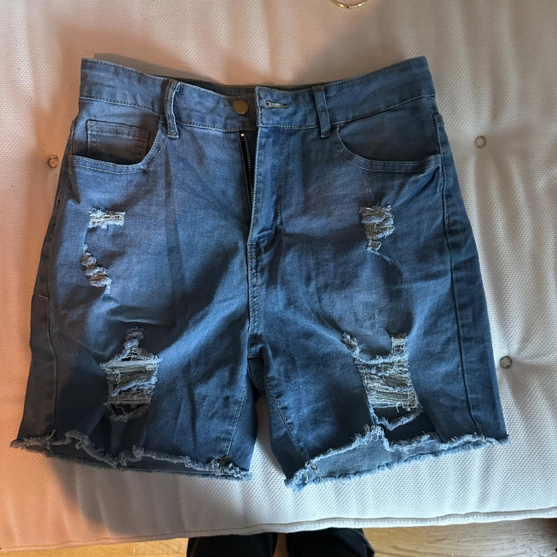 Blå jeansshorts i storlek L