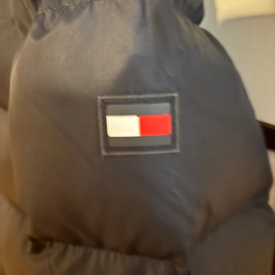 Svart pufferjacka från Tommy Hilfiger - 3