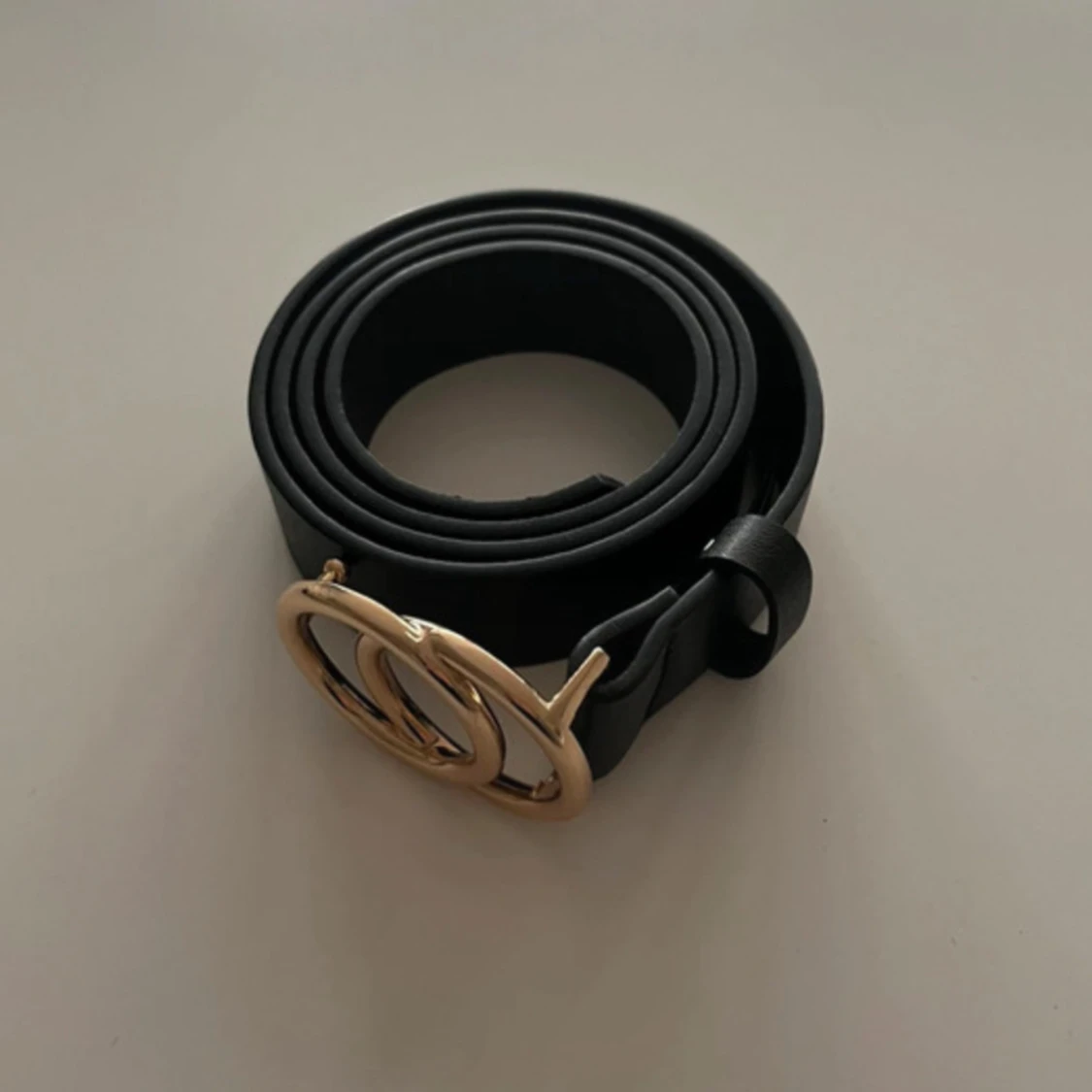 Svart bälte med dubbel ring-spänne - 1