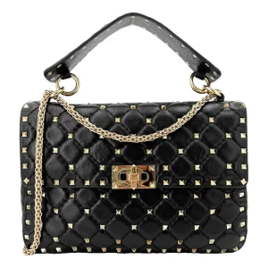 Svart quiltad axelväska Valentino - Snygg svart axelväska från Valentino med quiltad design och guldiga nitar. Väskan har en kedjerem i guld, vridlås och röd insida med dragkedjefack. Köptes på Vestiare för 12000kr för  några månader sedan, kvitto finns. Nypris ca 27000!💕