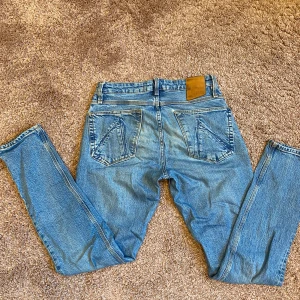 Feta jeans - Säljer ett par riktigt feta jeans från chasin till ett schysst pris