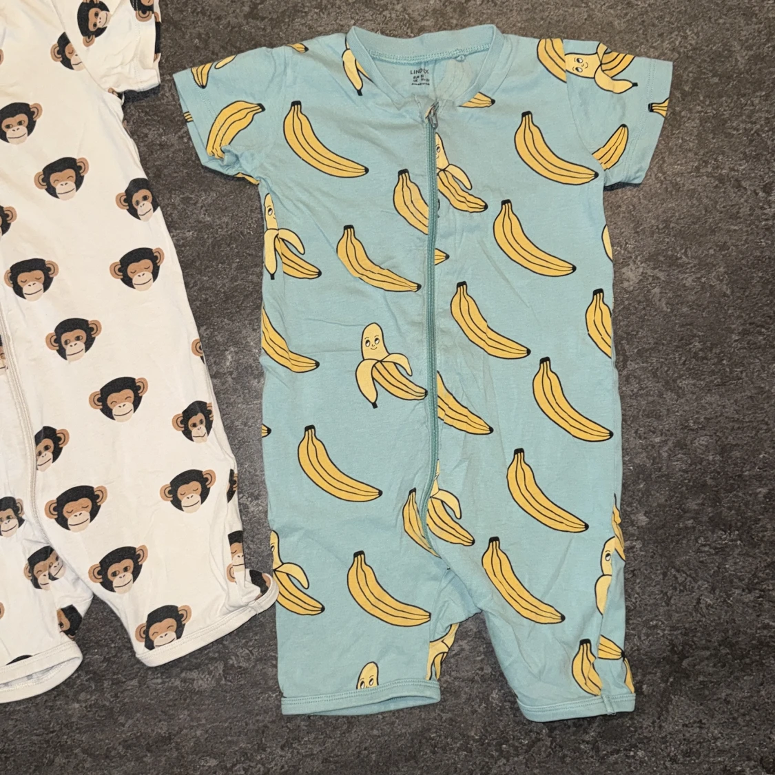 Två Lindex pyjamaser med apor & bananer - 2