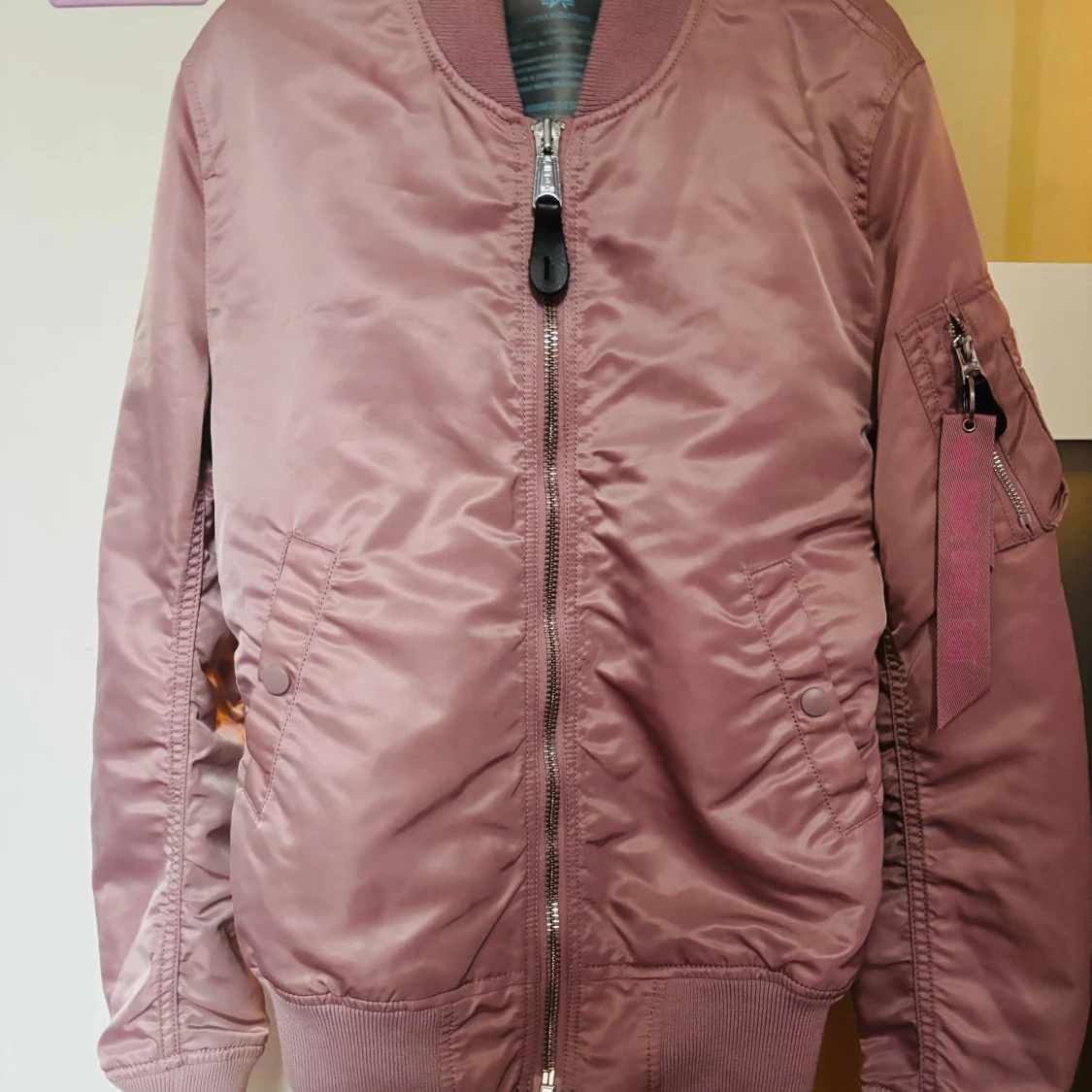 Rosa bomberjacka Alpha Industries M