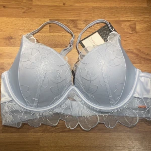 Set från Hunkemöller - Bh storlek 75B trosan xs
