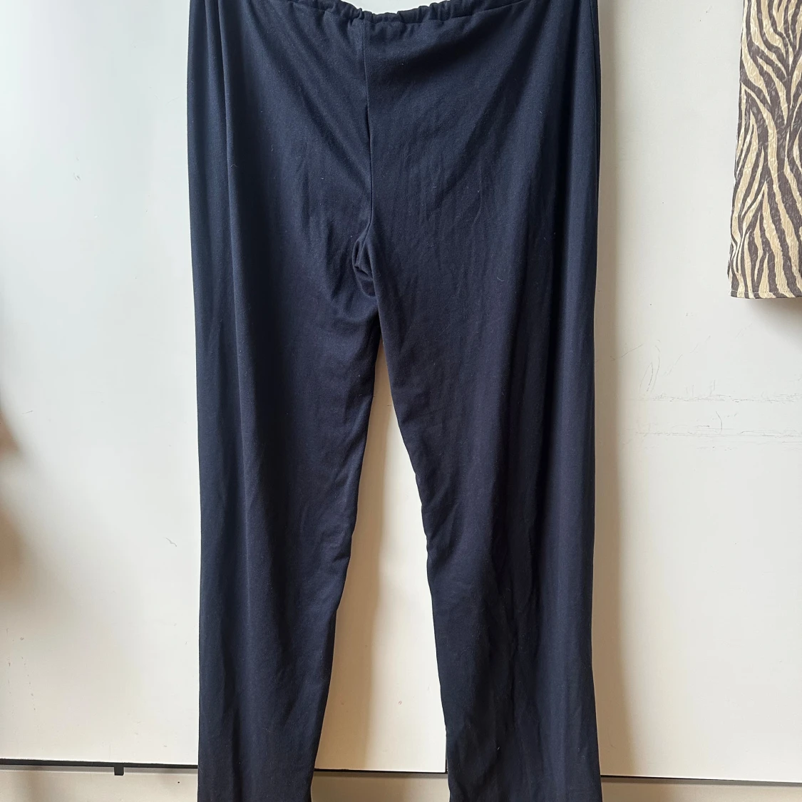 Marinblå mjukisbyxor med snörning - 1