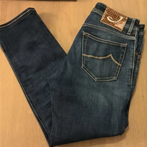 Jacob Cohen jeans   - Snygga blå jeans från Jacob Cohen, modell type 625 C. Size 31. Mycket bra skick hör av dig vid frågor!
