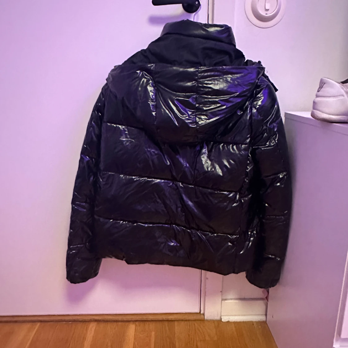 Glansig calvin klein jacka - 3