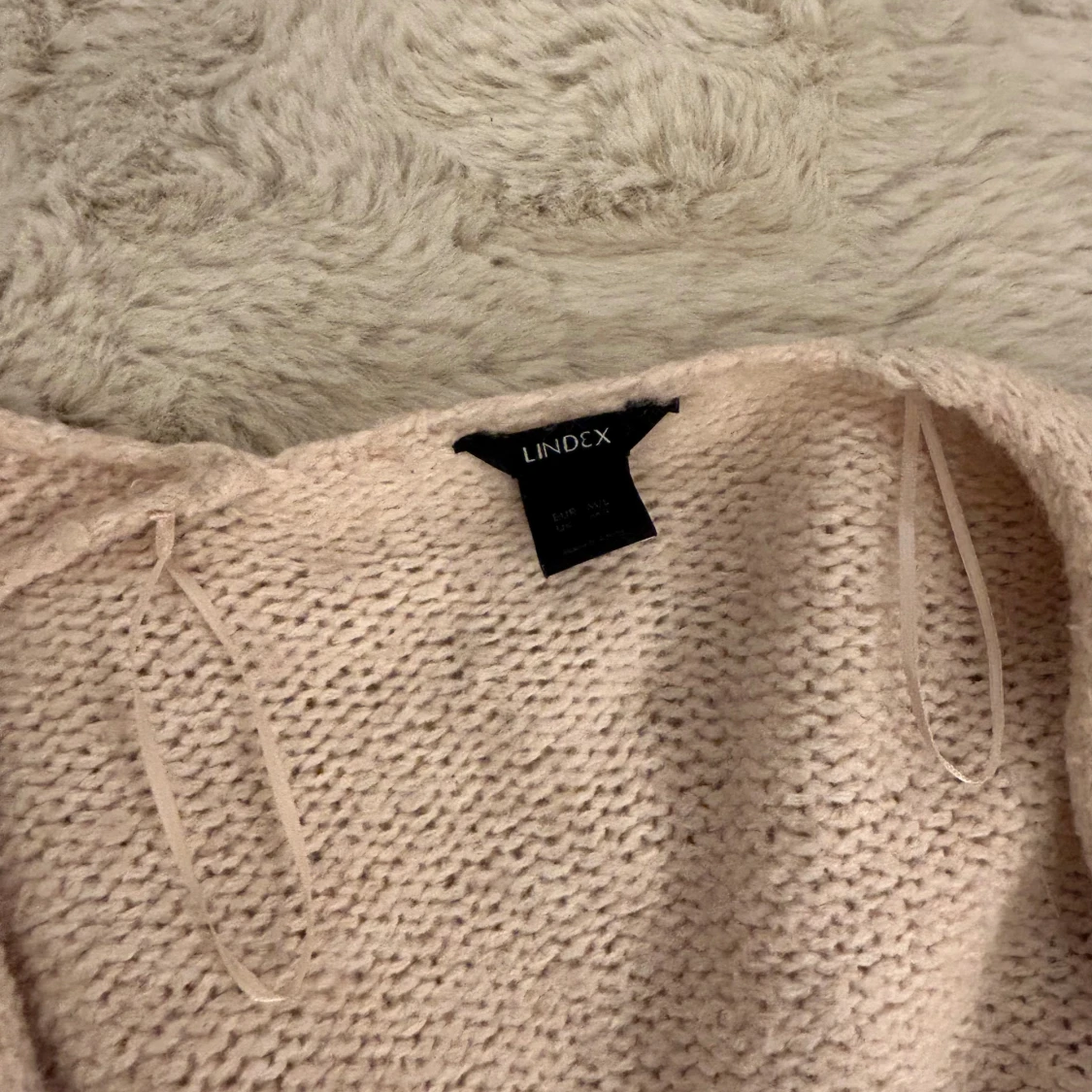 Beige stickad kofta från Lindex - 1