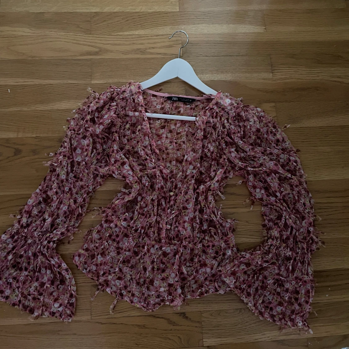 Blommig volangblus från Zara