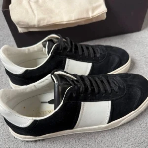 Flycrews  - Helt nya flycrews Storlek:41 Skick:10/10 priset är ej hugget i sten. Allt og följer med.