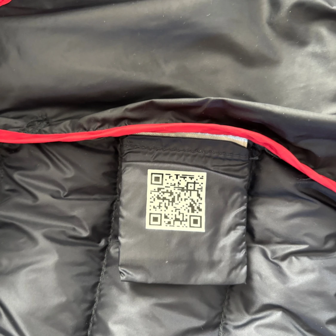 Svart dunväst från JOTT - 3