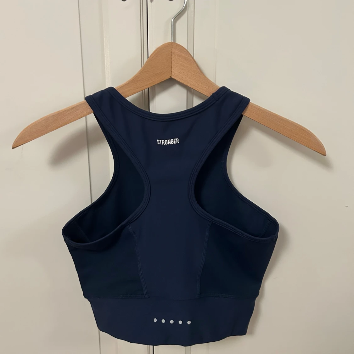 Marinblå linnetopp från Stronger - 1