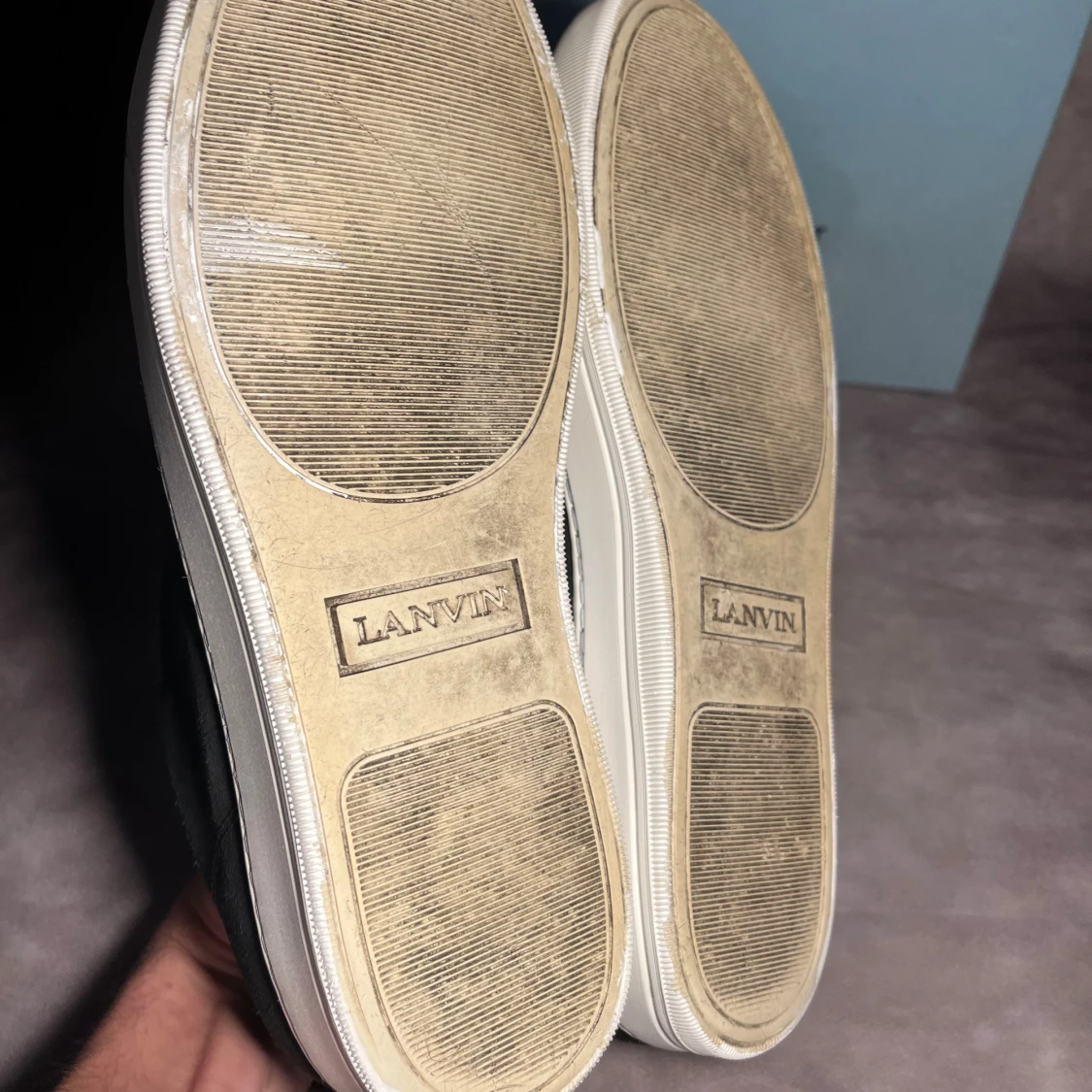 Grå sneakers från Lanvin i mocka - 4