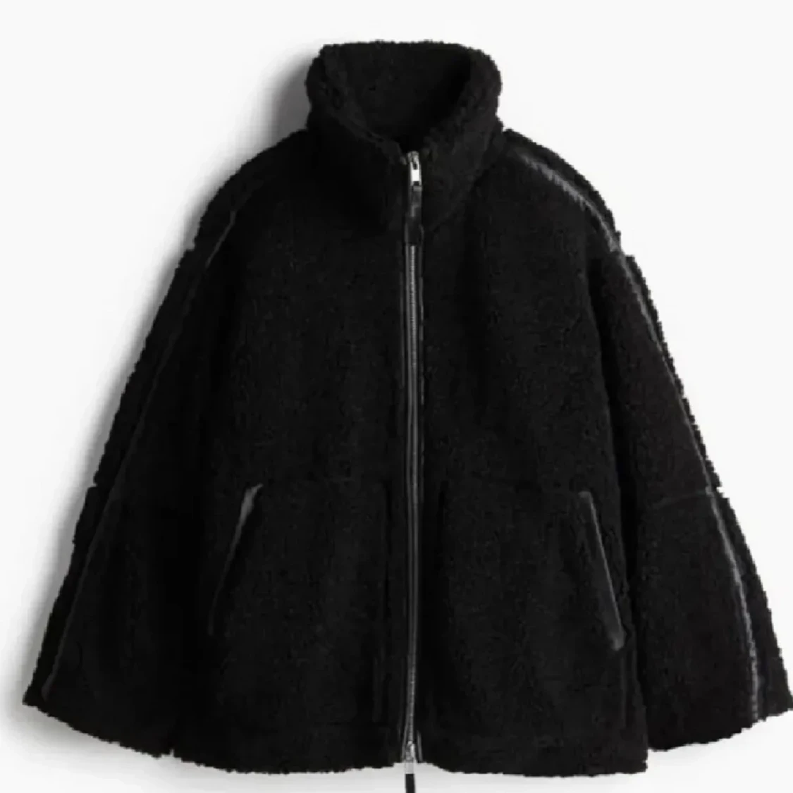 Svart teddyjacka med dragkedja