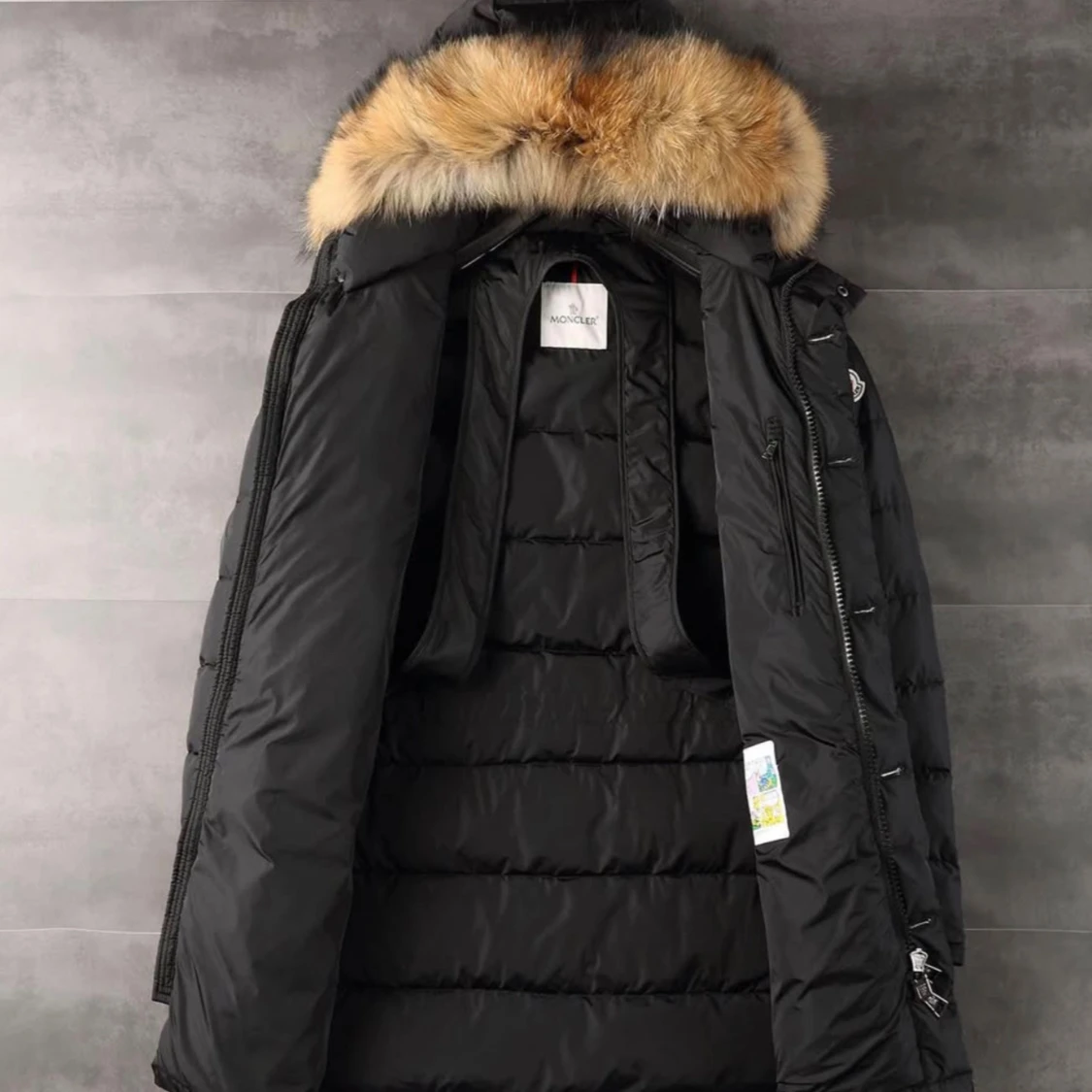 Svart Moncler cluny med pälskrage - 1