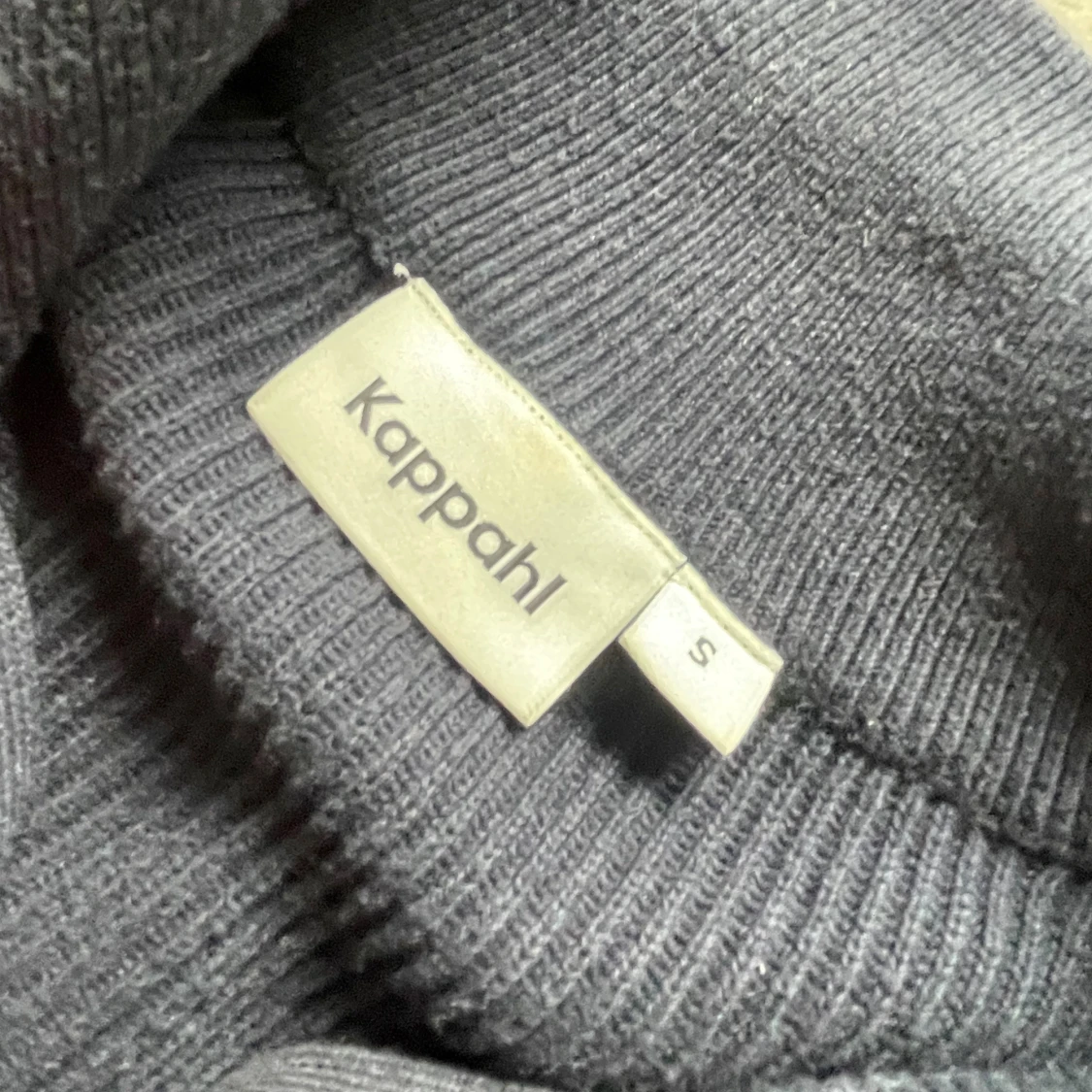 Mörkblå stickad kofta från Kappahl - 1