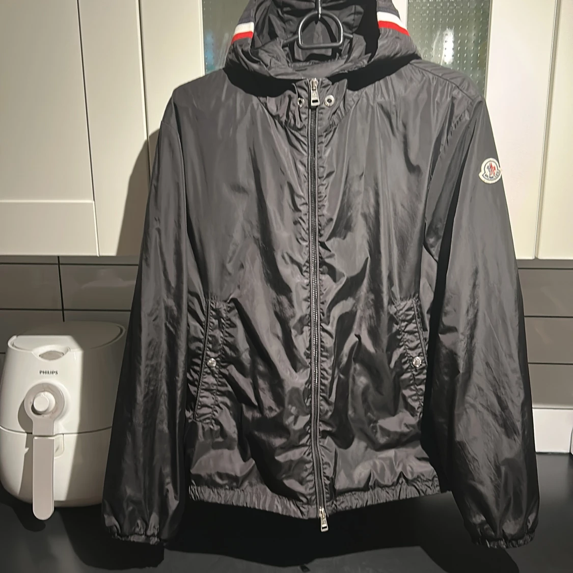 Svart vindjacka från Moncler