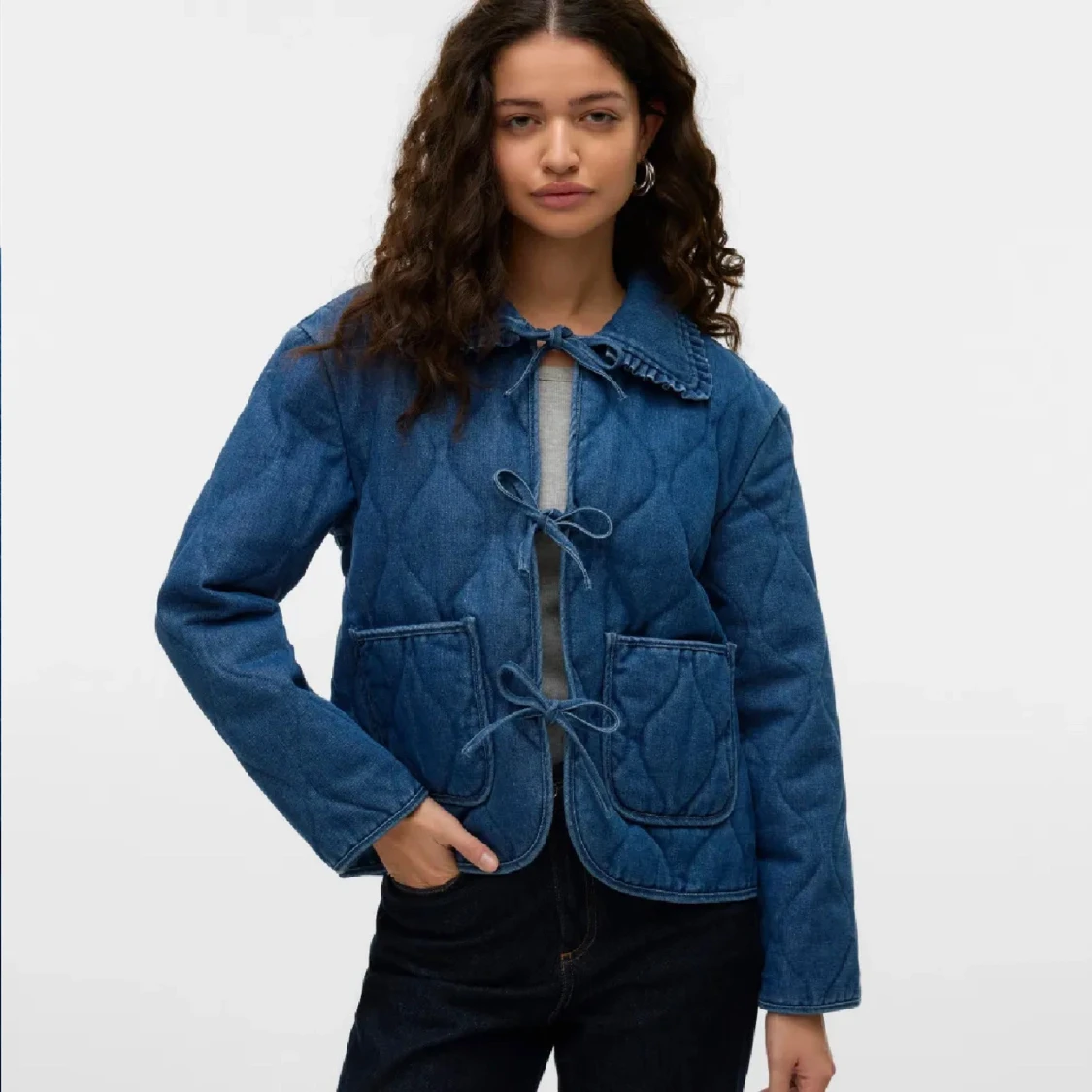 Quiltad jeansjacka med knytning - 3