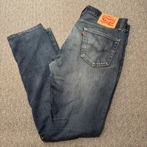 Levis 511 - Feta jeans från Levis i modellen 511, storlek 33/32. Hör av er vid eventuella frågor!!