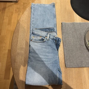 Ljusblå jeans från Twig - Snygga ljusblå jeans från weekday i modellen twig. Skicka ett PM vid funderingar! 