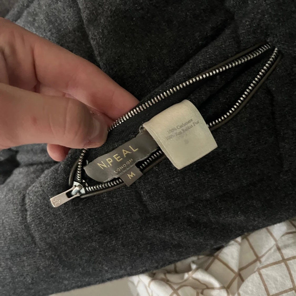 Mörkgrå pälsväst från N.Peal London - 3