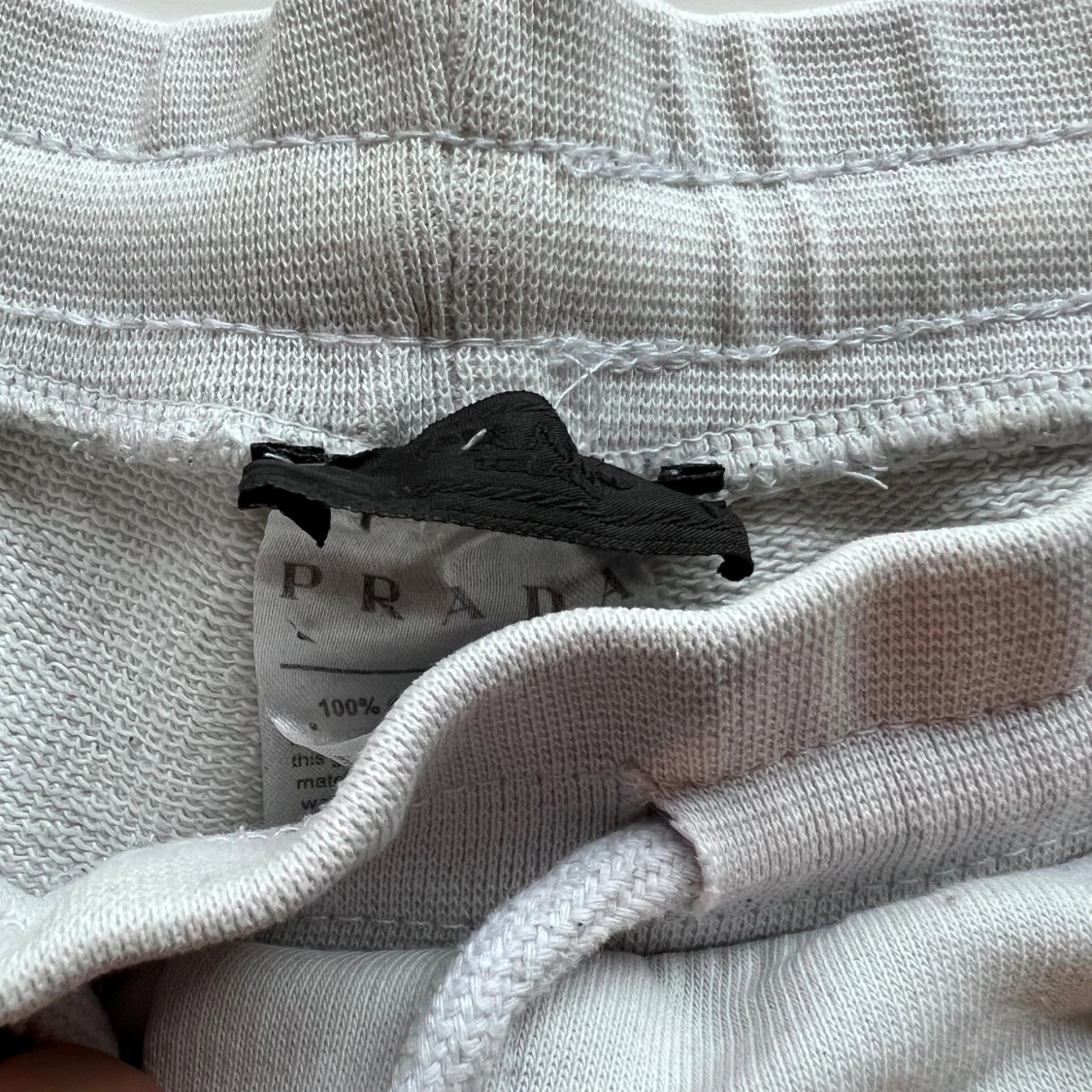 Vita shorts från Prada med snörning - 2