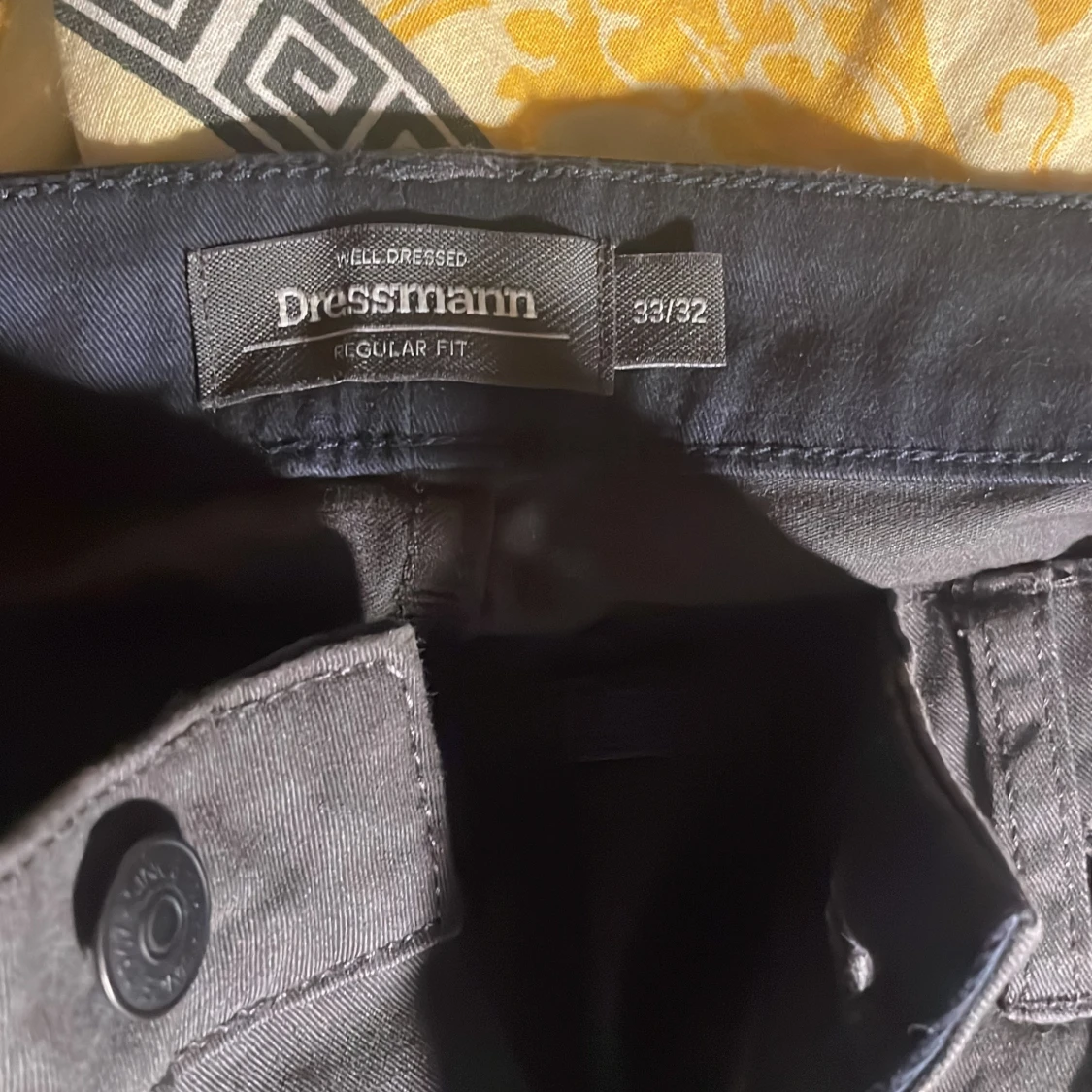 Svarta byxor från Dressmann Regular Fit - 3