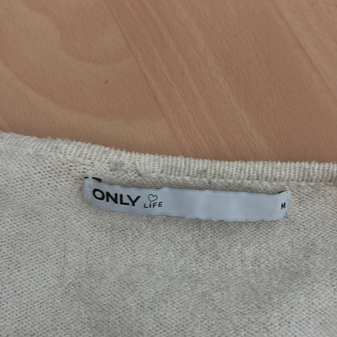 Beige stickad v-ringad tröja ONLY - 2