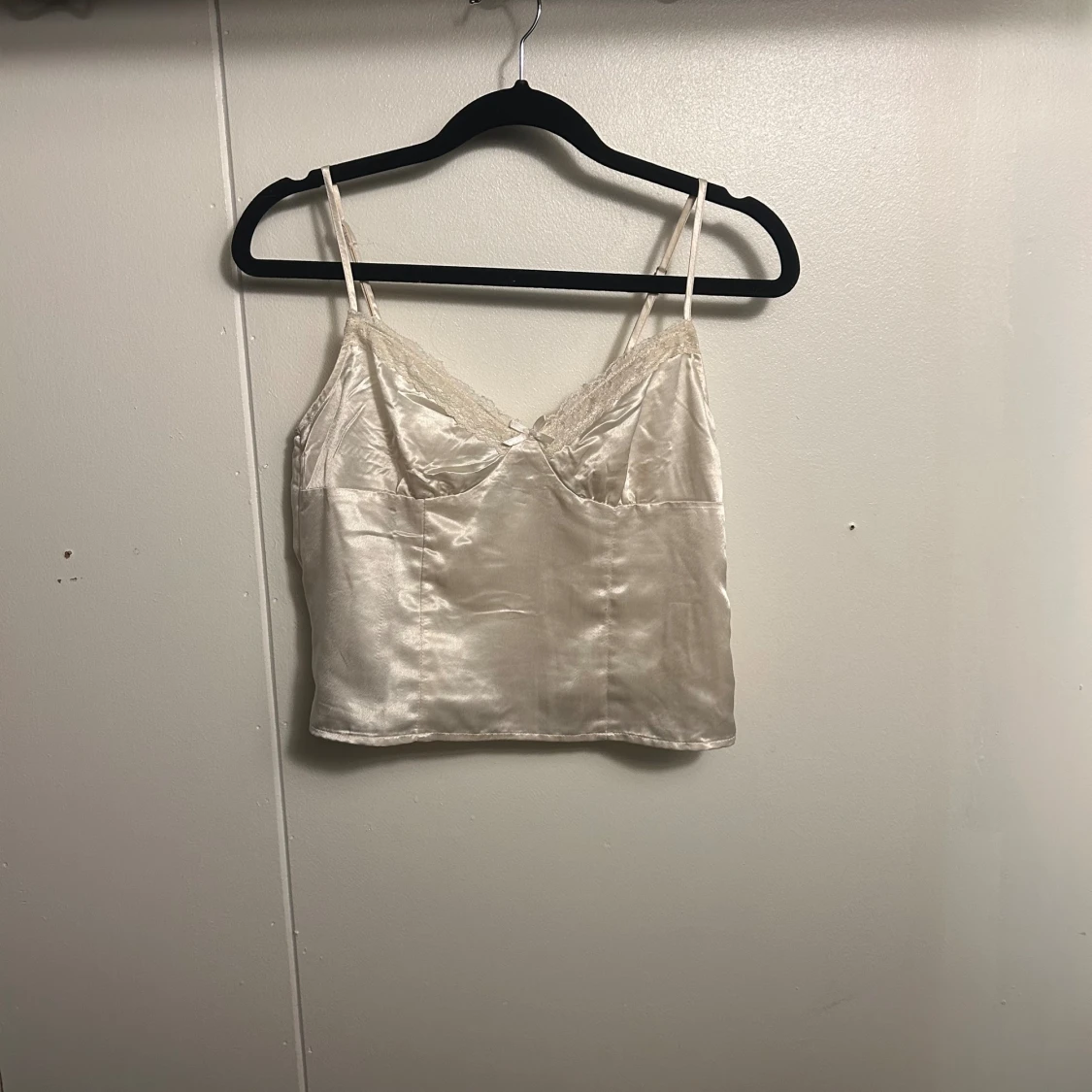 Champagnefärgad satinlinne från H&M Divided