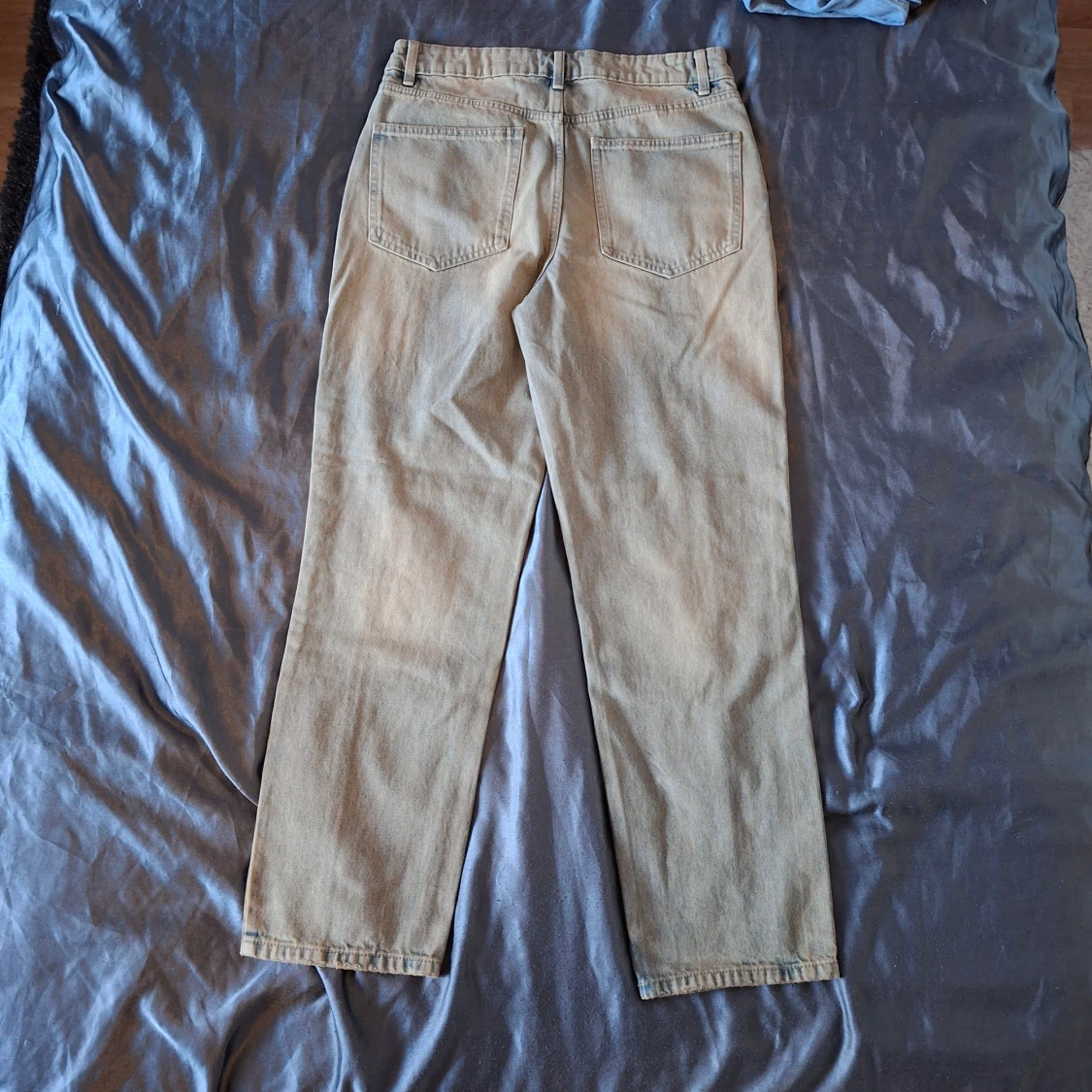 Gråaktiga jeans från ASOS Design - 1