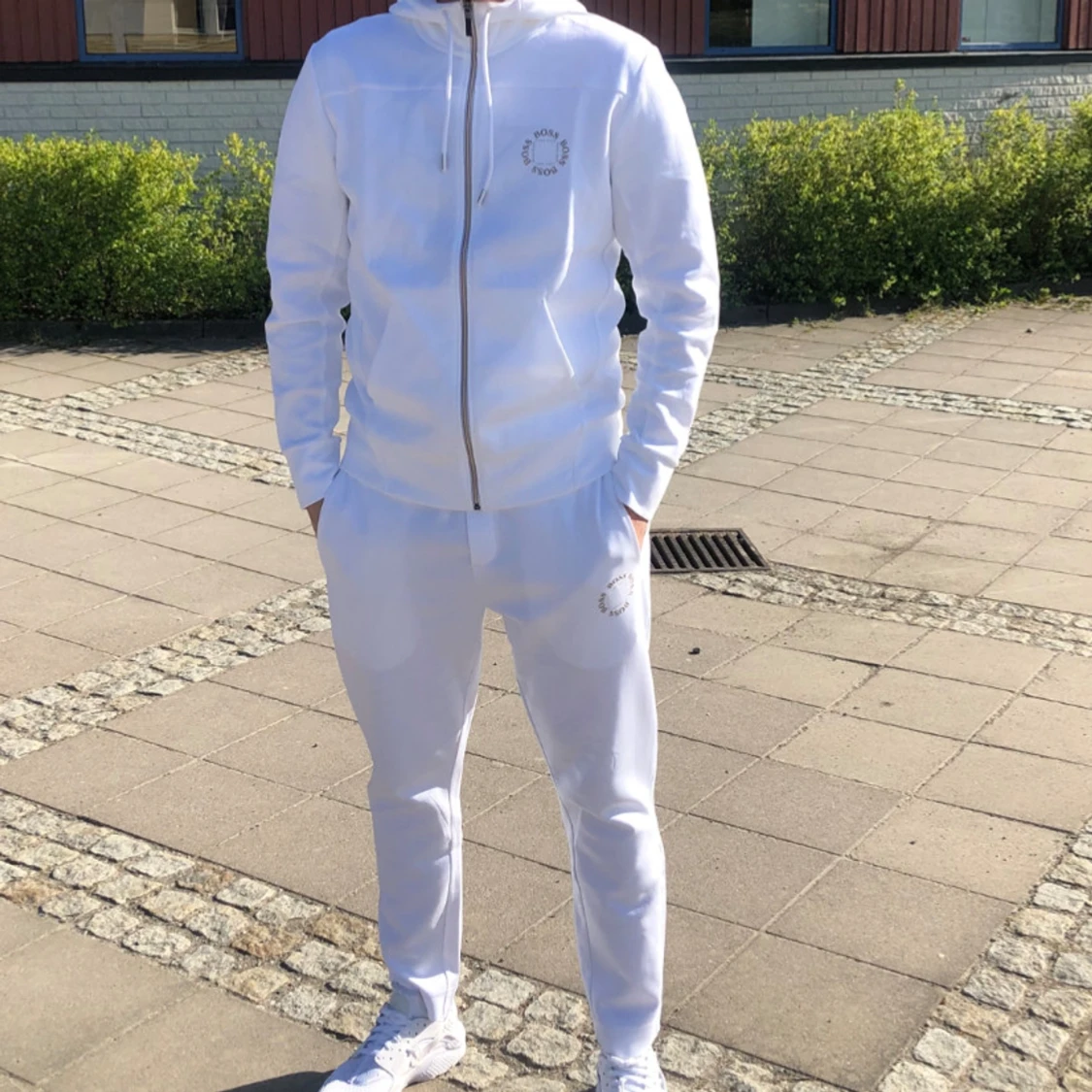 Vit hoodie från BOSS med dragkedja - 1