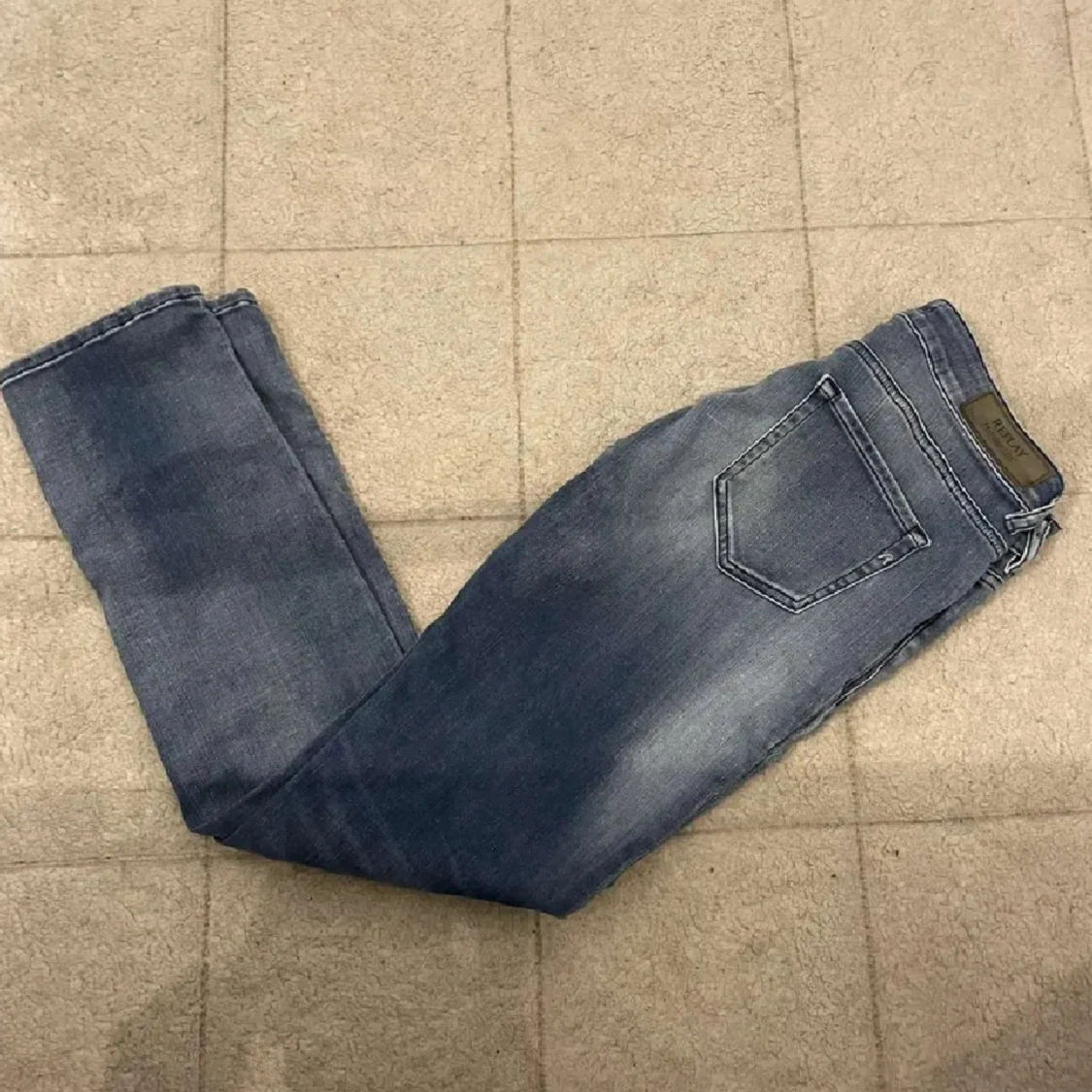 Blå Replay jeans med tvättad look