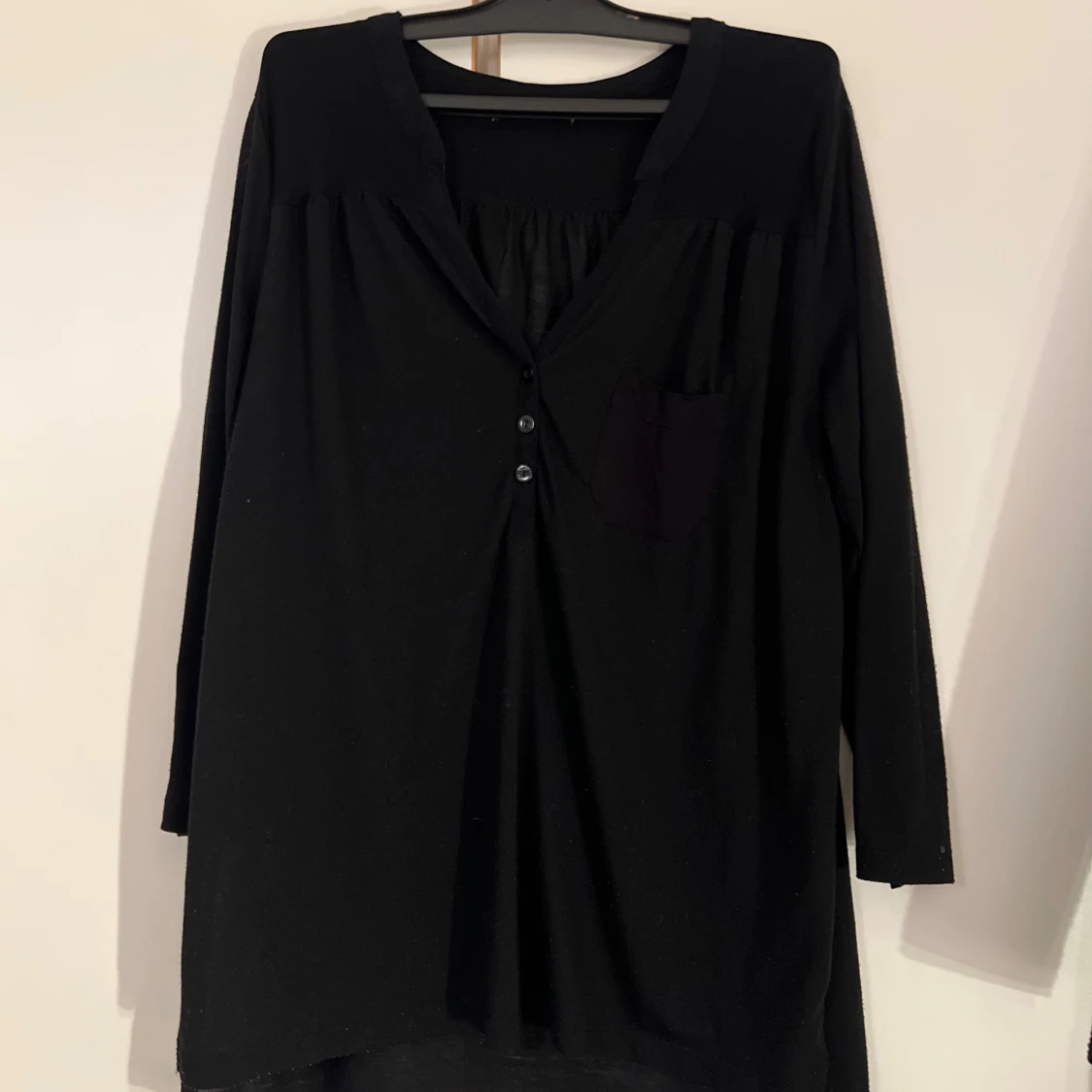 Svart långärmad blus  - 1