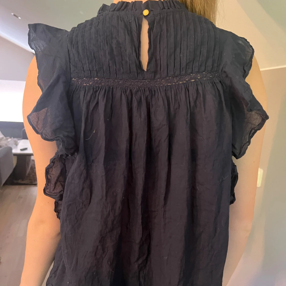 Mörkblå volangblus från Holly & Whyte - 1