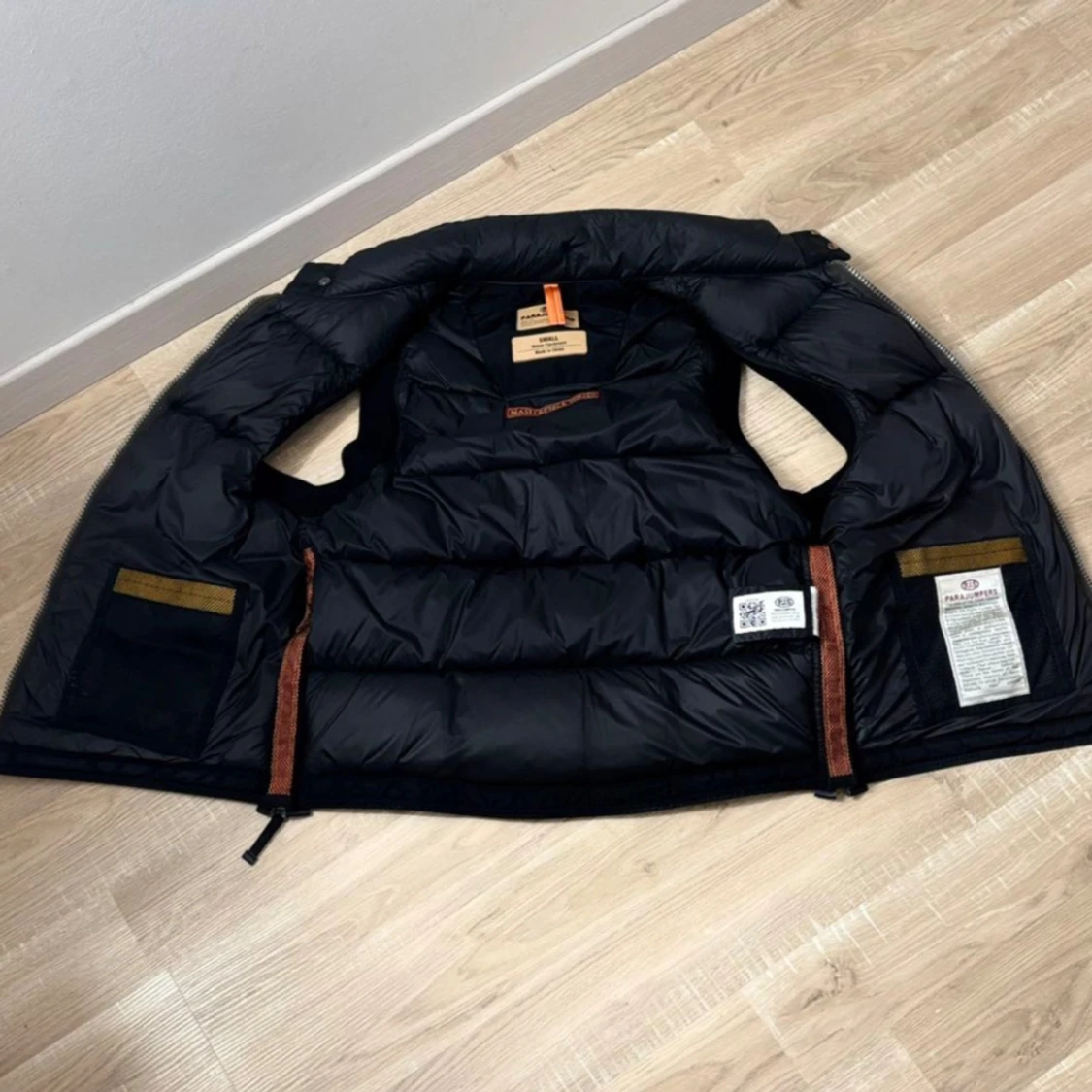 Svart dunväst från Parajumpers - 3