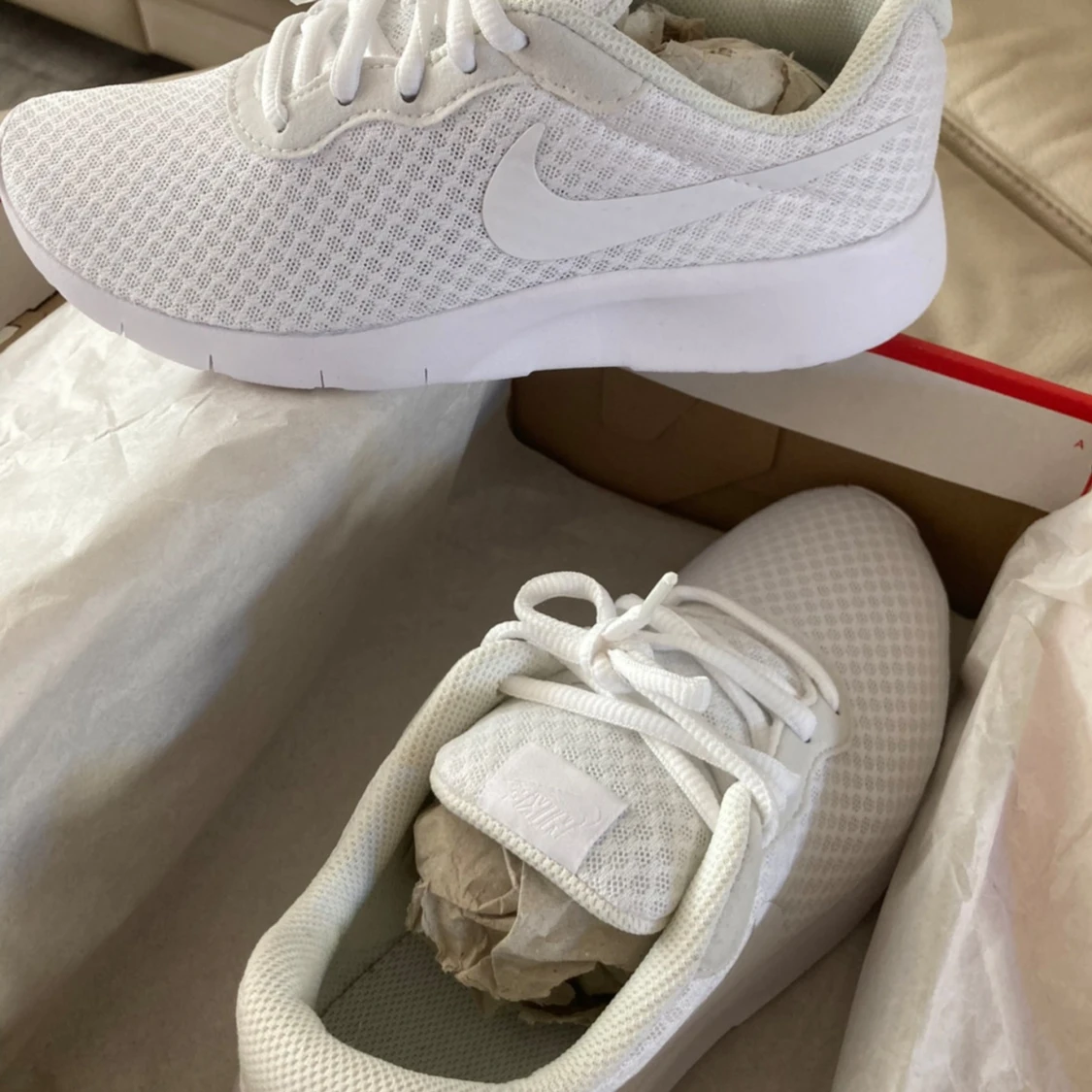 Vita mesh-sneakers från Nike