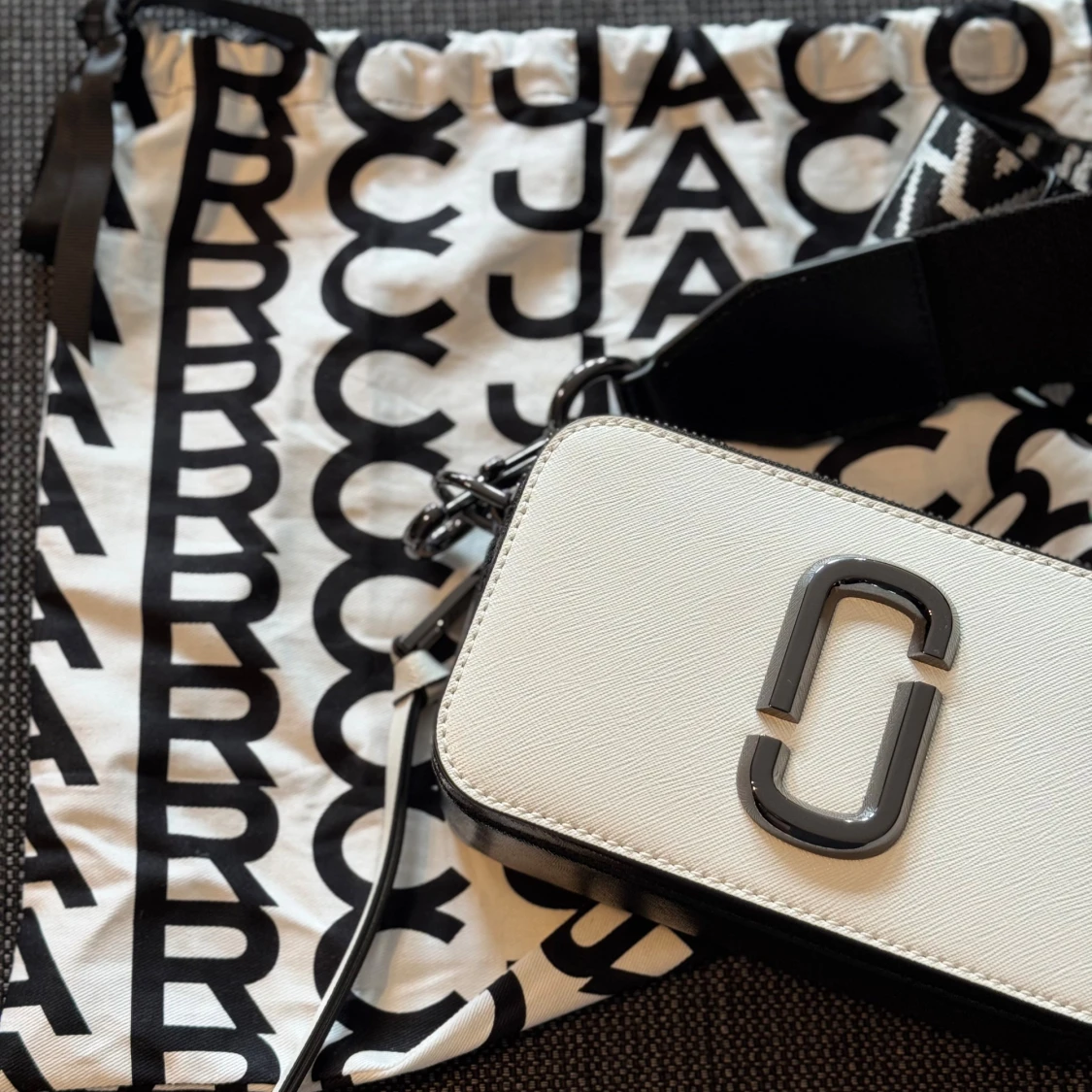 Svart&vit axelväska Marc Jacobs