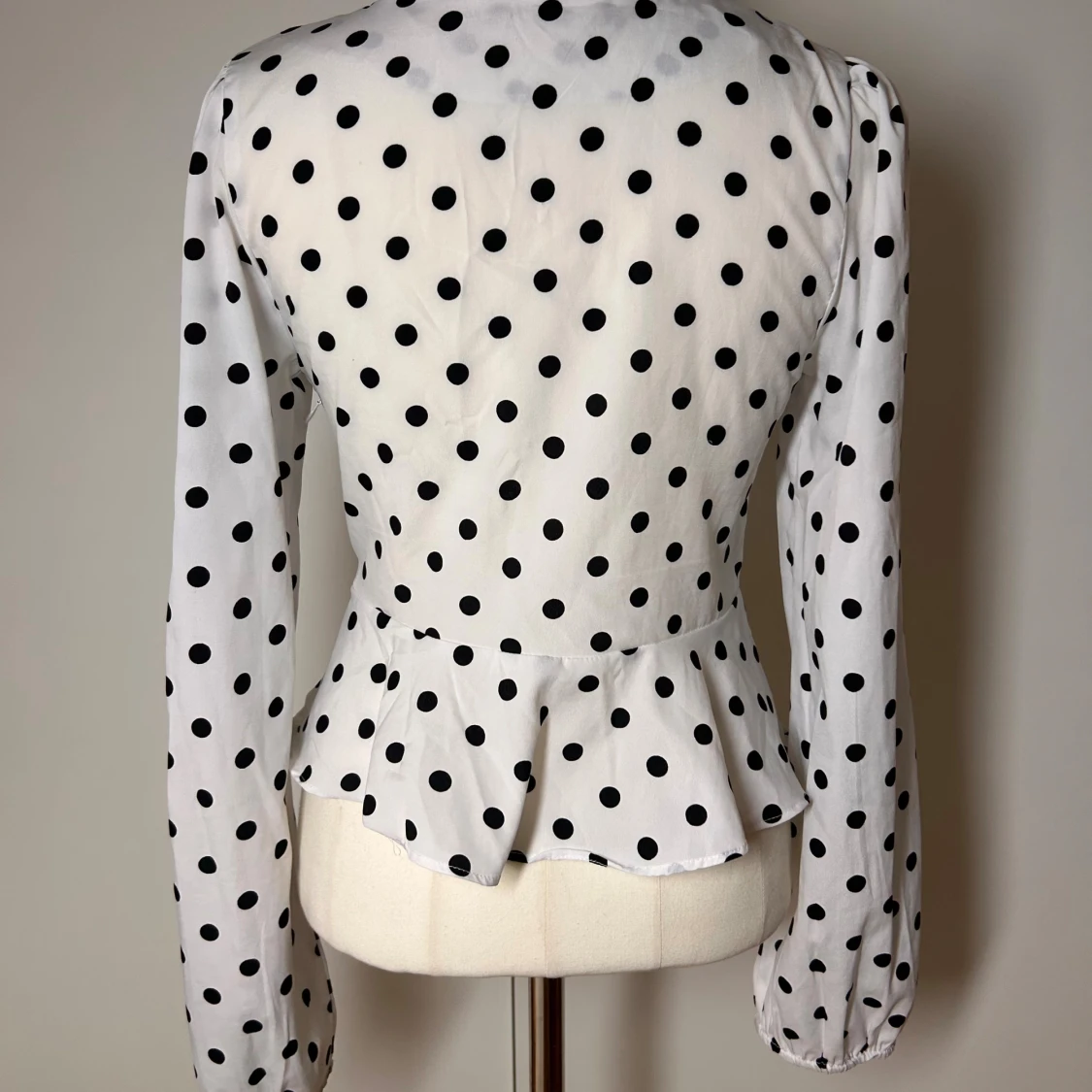 Prickig blus bikbok  - 4