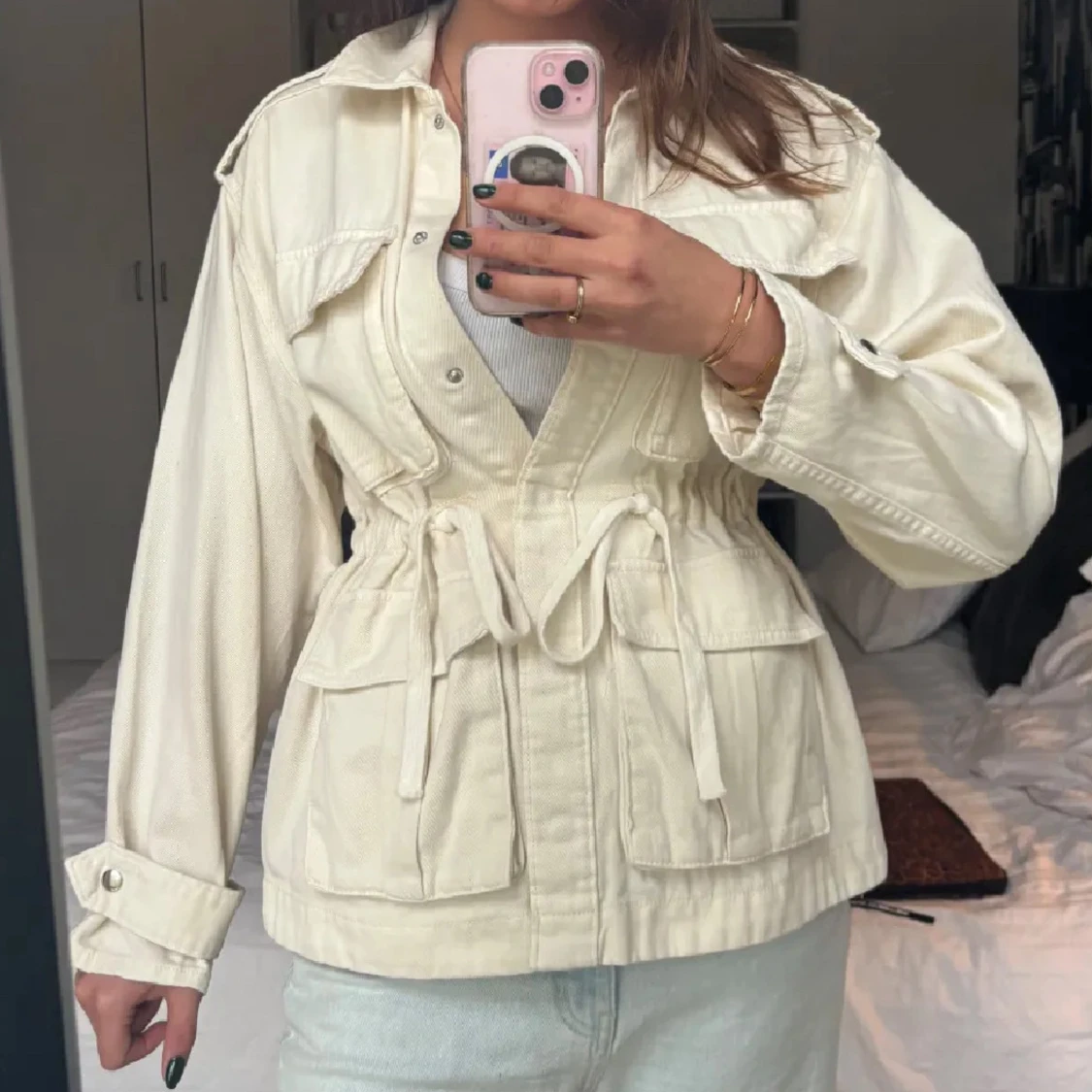Beige overshirt med knyt i midjan - 1