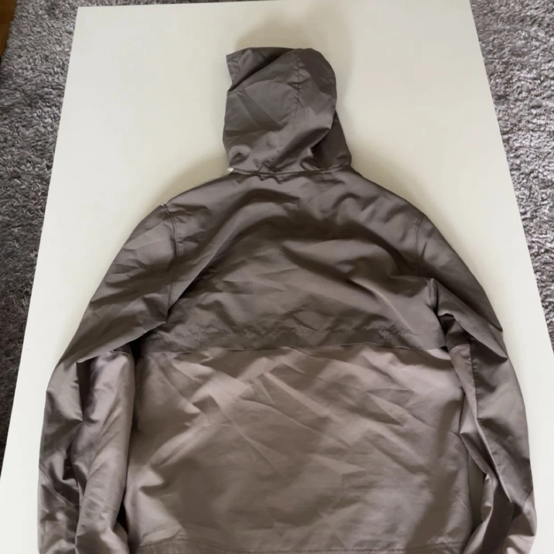 Beige och grå vindjacka från Under Armour - 1