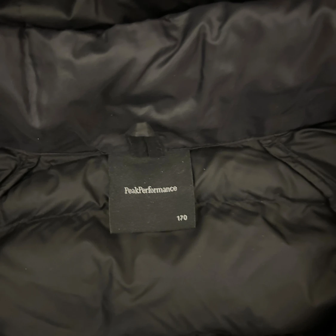 Svart dunjacka Peak Performance 170 - 2