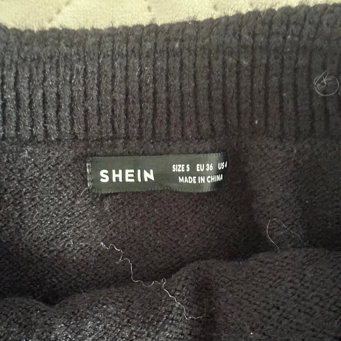 Svart offshoulder stickad tröja SHEIN - 1