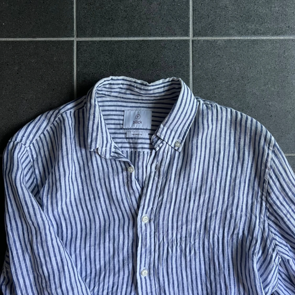 Randig linneskjorta från Bläck - 1