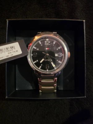 Tommy Hilfiger klocka - Et hel nytt Tommy Hilfiger klockan inte packat upp ligga i lådan 