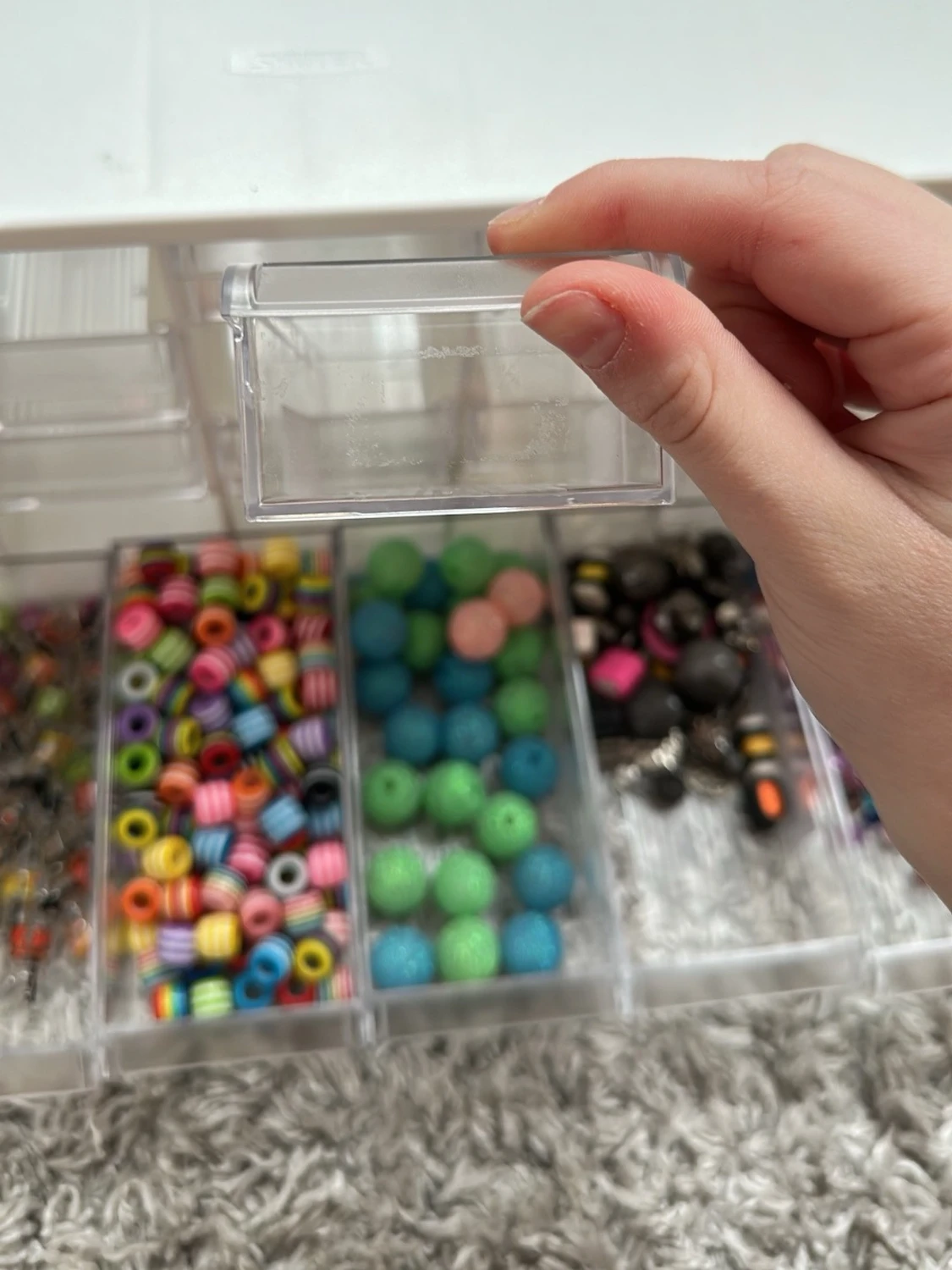 Smycken - startkit 💖Förvaringshylla + pärlor - 6