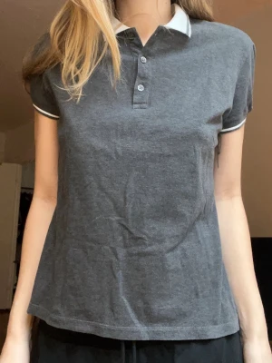 Dolce Gabbana pike  - Mörkgrå piké från Dolce Gabbana, storlek S/M