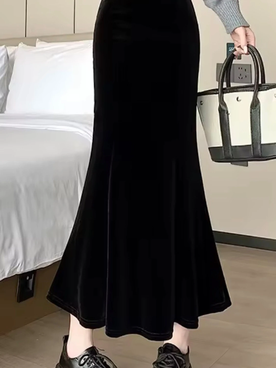 Svart långkjol i sammet