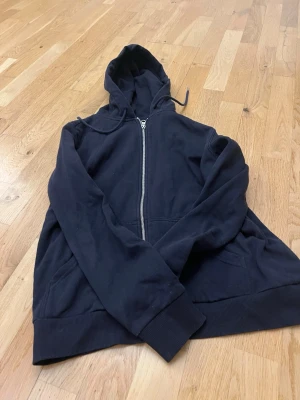 En sip hoodie ifrån hm i strl M - Bra skick 